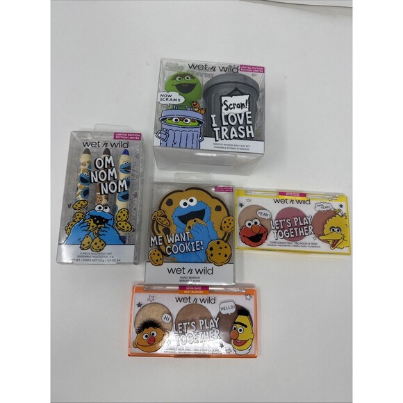 Sesame Street Wet N Wild Makeup Set Bundle - Blush, Highlighter, Sponge, Mirror - Picture 1 of 10